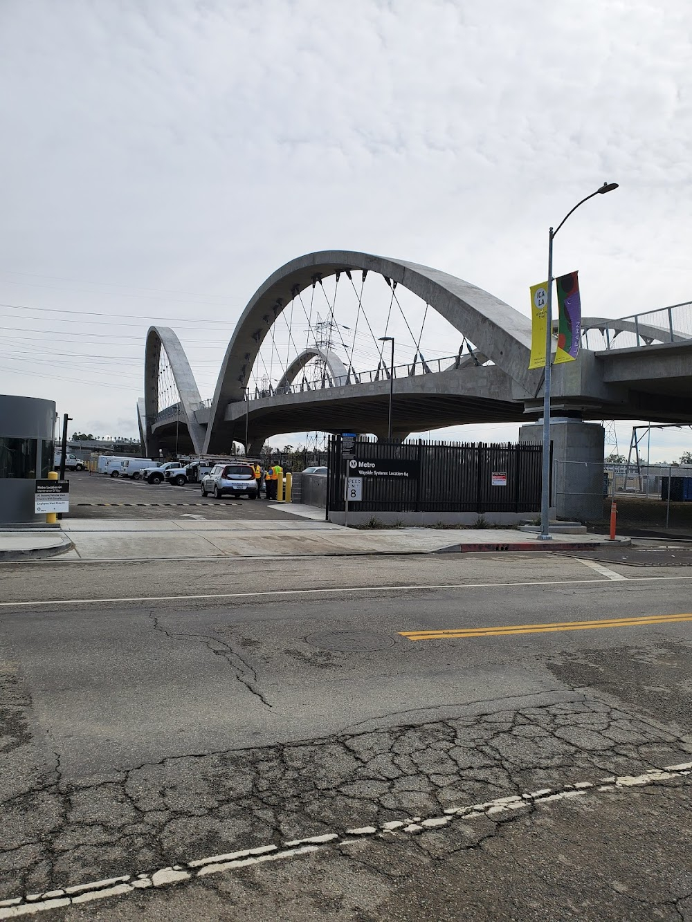 In the Line of Duty: A Cop for the Killing : Julie rides on Matt Fisher's motorcycle over bridge to meet with the Jamaican at 'Jalisco Automotive' shop.