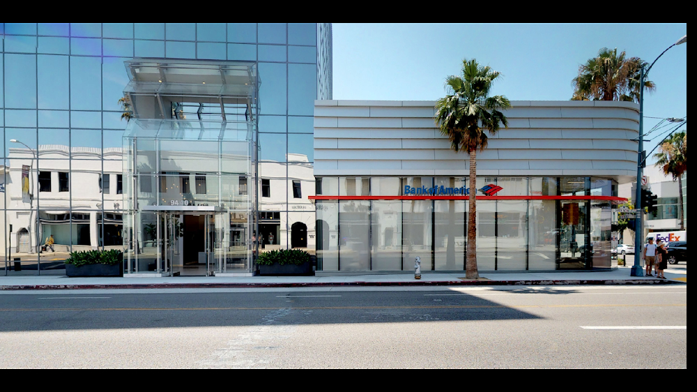 Trapped : John Downey's bank, he meets Tris Stewart outside the bank after withdrawing money