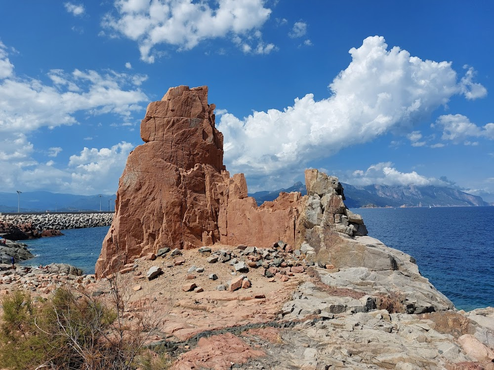 Travolti da un insolito destino nell'azzurro mare d'agosto : 