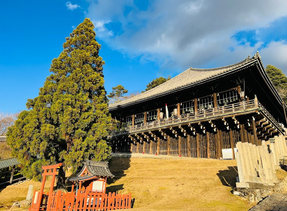 Tsuki wa noborinu : temple where Ayako and Wataru are to meet