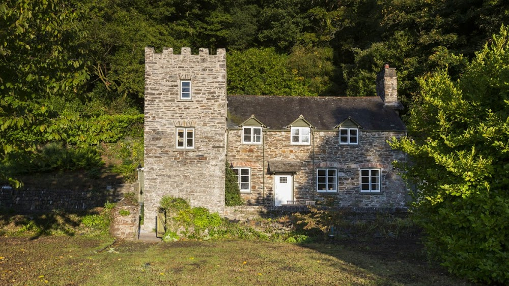 Twelfth Night or What You Will : Quayside tavern/interior of Orsino's castle