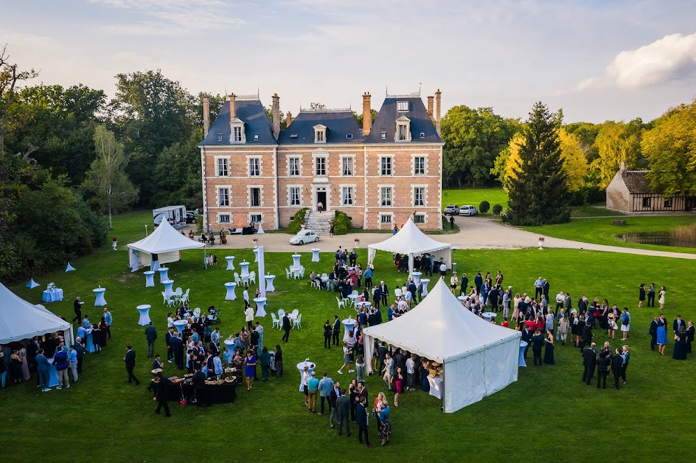 Two for the Road : Domaine de Saint-Just, castle-hotel where Mark and Joanna stayed three times