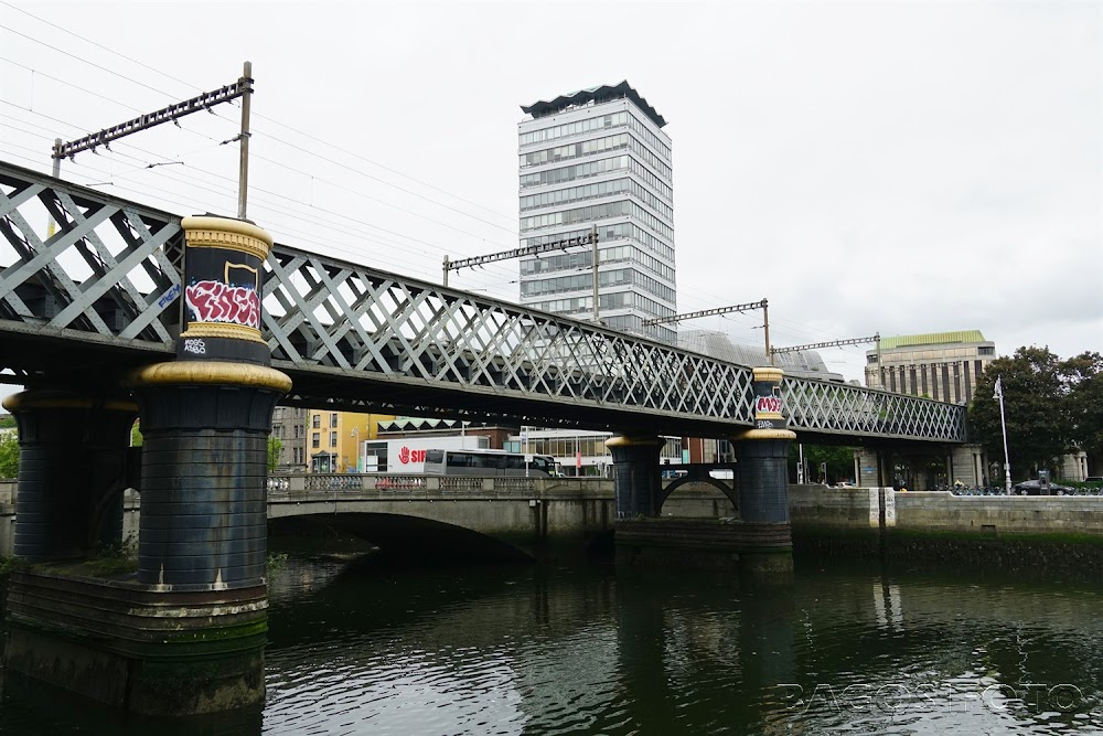 Ulysses : The funeral cortège crosses the river Liffey