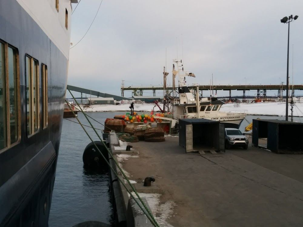 Un parallèle plus tard : Jomphe, Ève and Léandre are at the dock