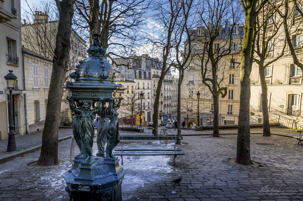 La page blanche : the famous "Bateau Lavoir" of Montmartre is located next to Moby Dick's shop