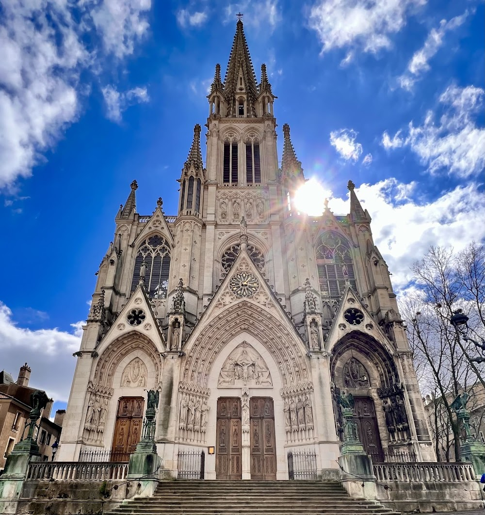 Une femme française : double wedding