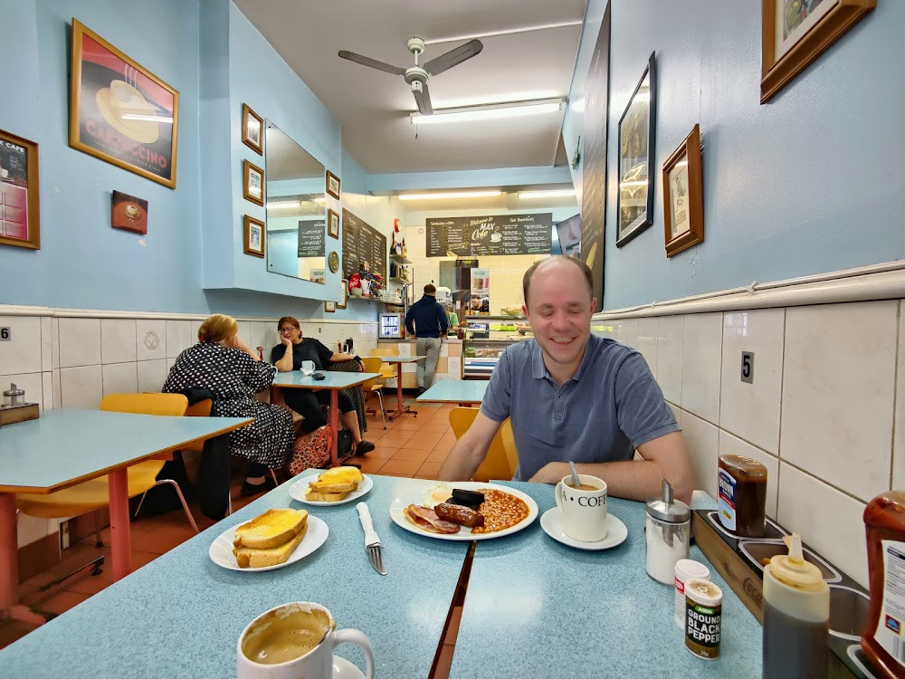 Up the Junction : café where Polly spends her first lunchtime with the girls