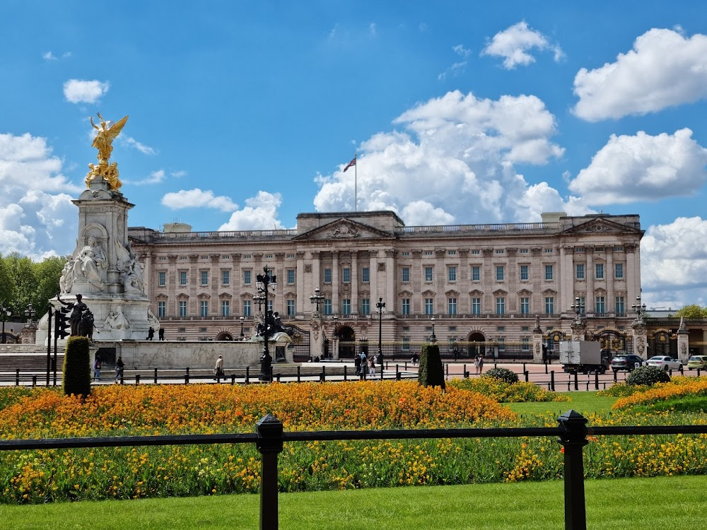 Breaker Morant: The Retrial : exterior: residence of Queen Elizabeth II