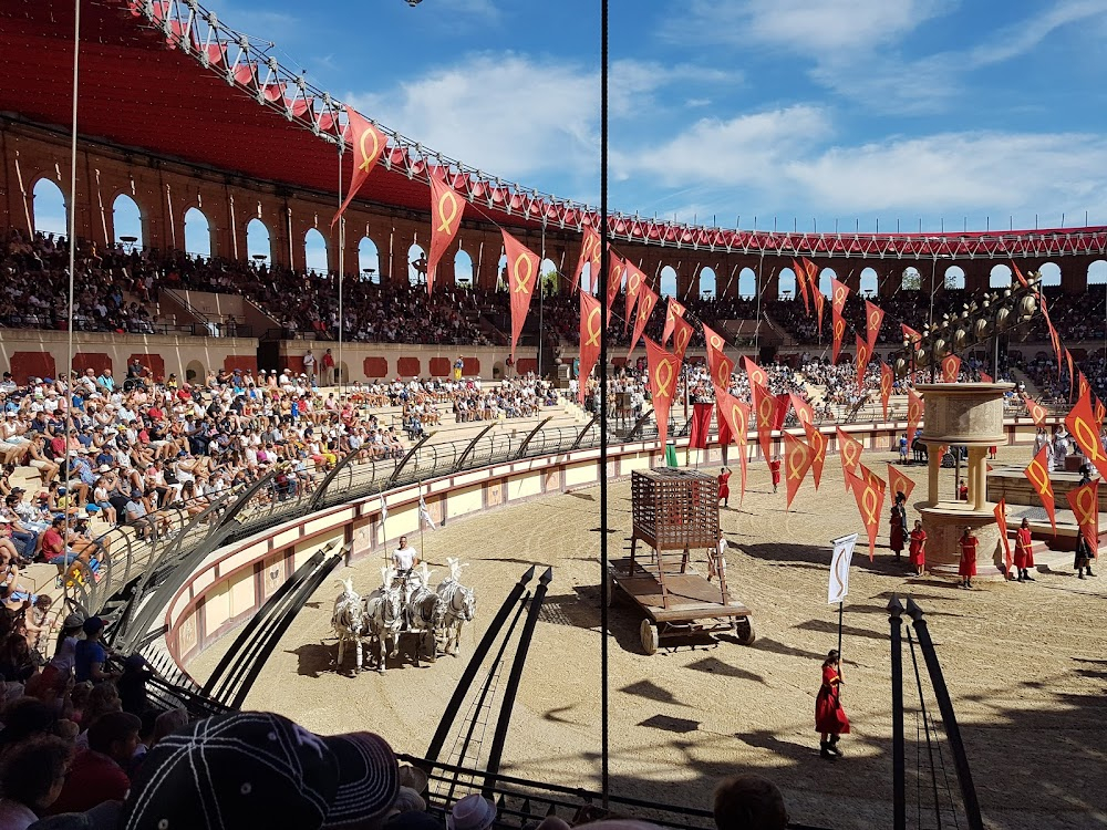 40 ans du Puy du Fou: les animateurs font le spectacle : 