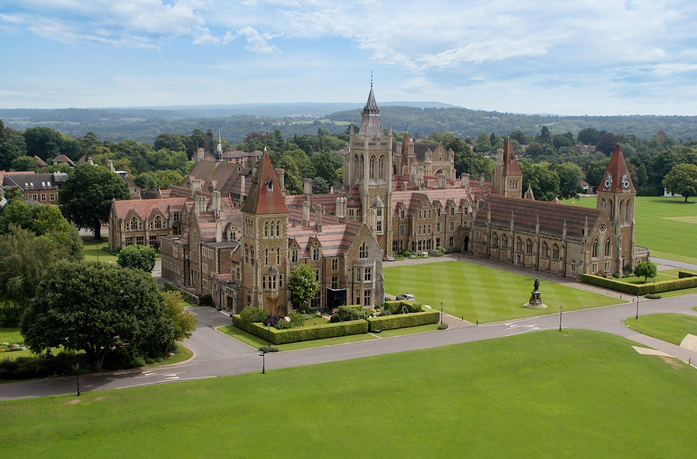 Shooting Dogs : Boarding School at the end