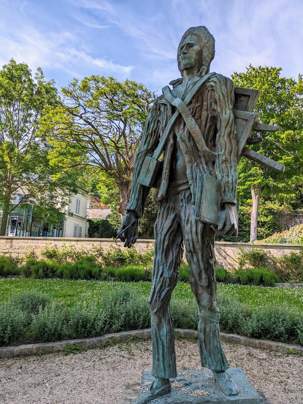 Van Gogh : shots of Van Gogh's statue by Zadkine