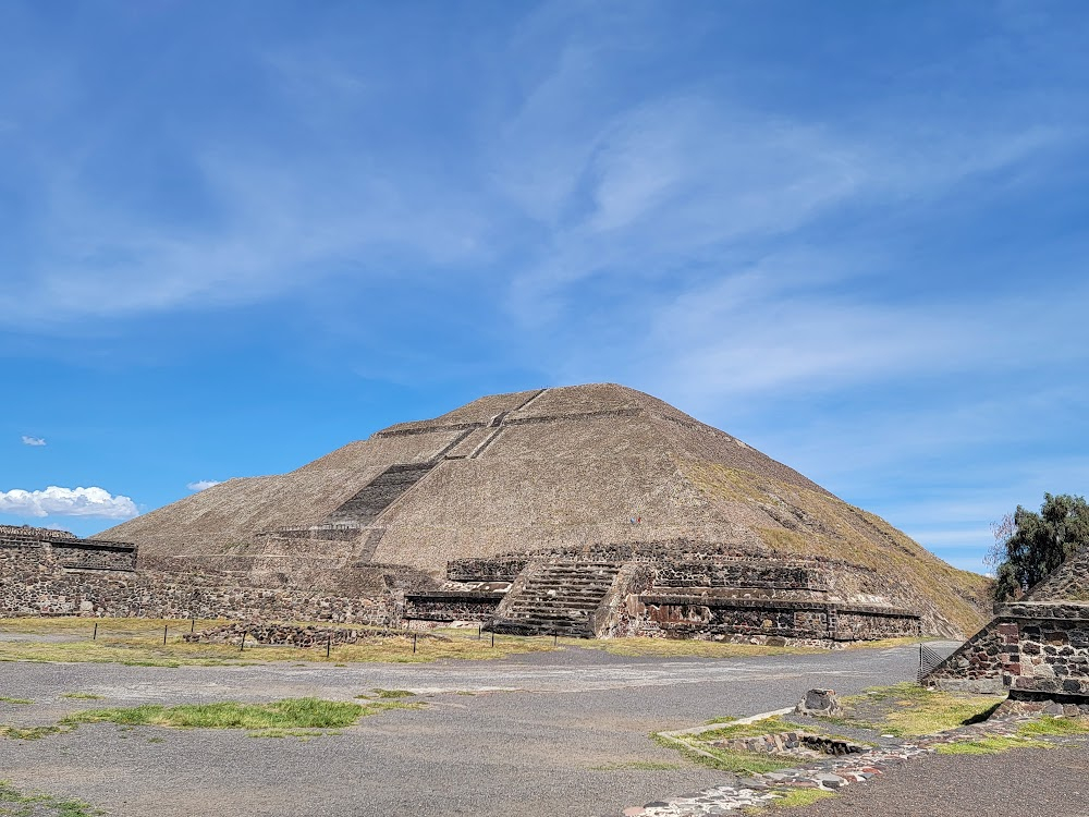 Land of Orizaba : Pyramids of Sun and Moon visited.