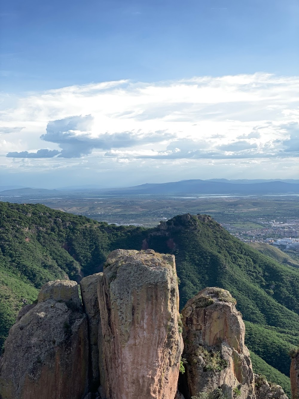 Vertical : Mountains and Caves