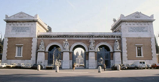 Via Margutta : Gathering after Stefano's death