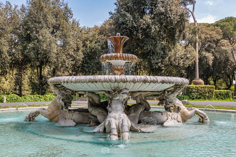 Villa Borghese : place where the Greek teacher and the pretty student meet