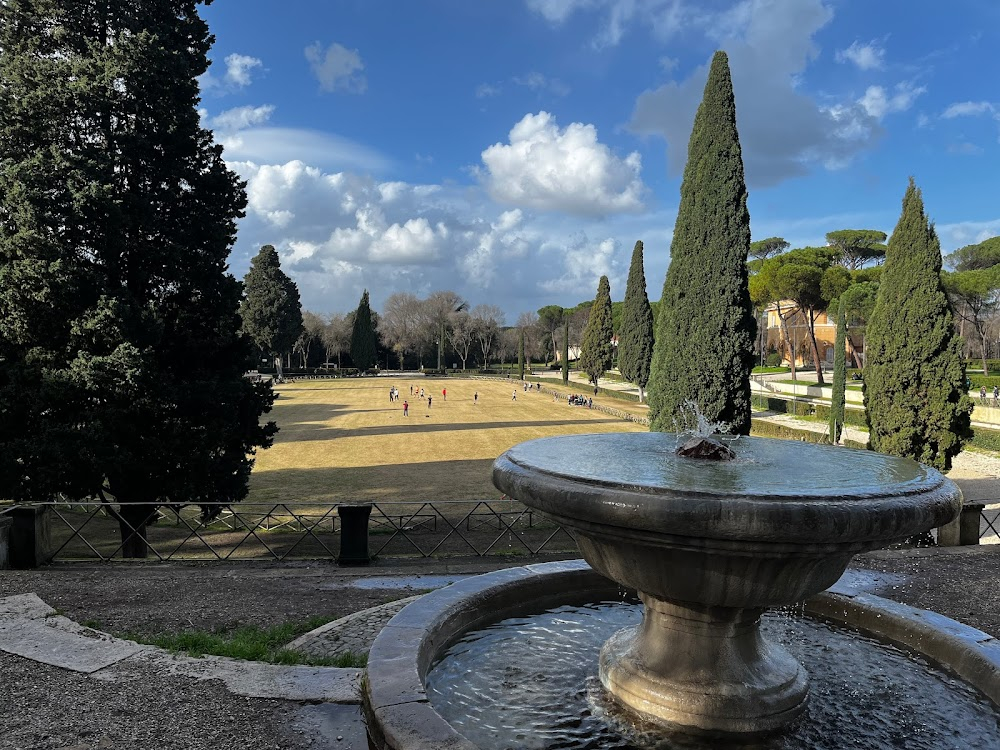 Villa Borghese : place where soldiers and babysitters meet