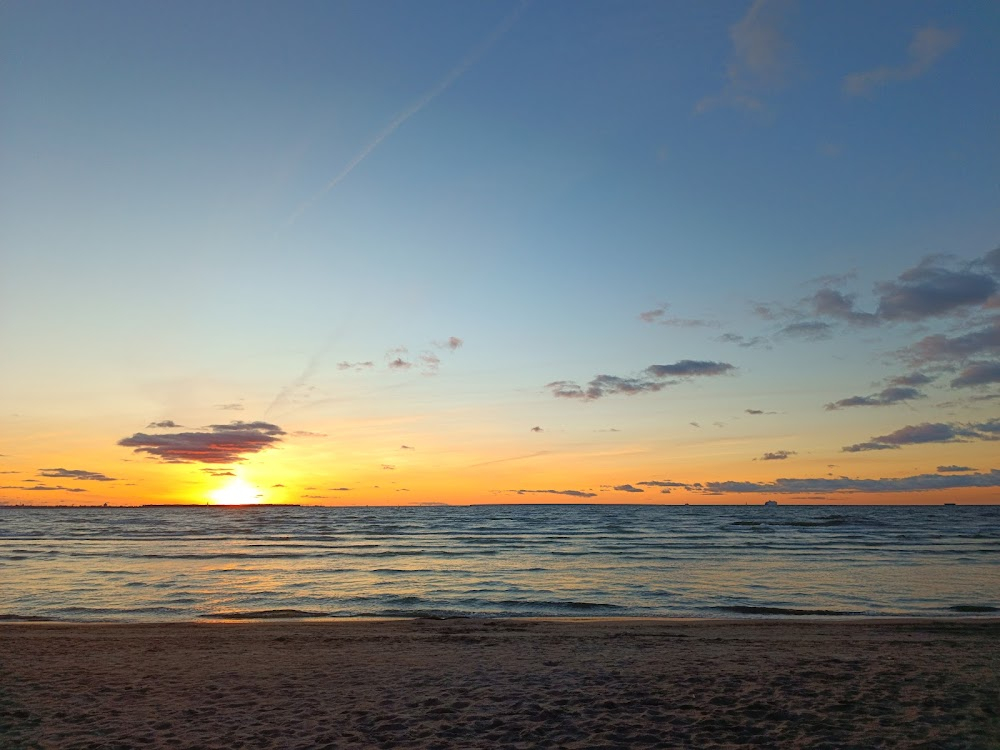 Vyshe radugi : beach scenes