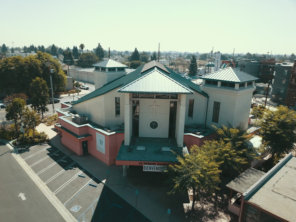 Walk a Mile in My Pradas : church scene