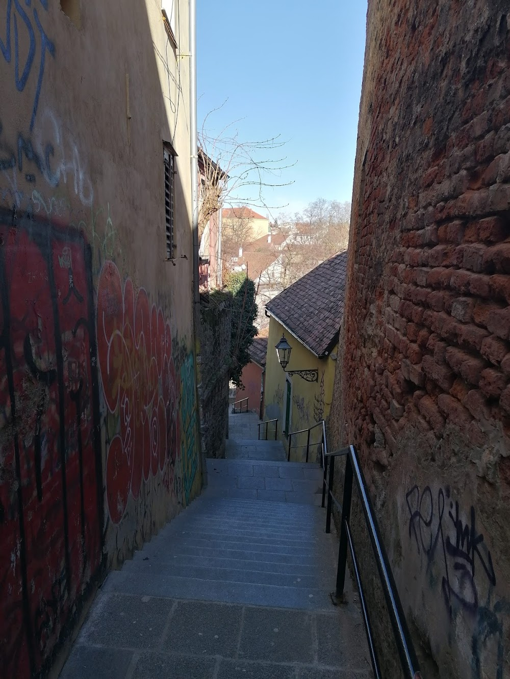 Nadia : street stairs, exterior