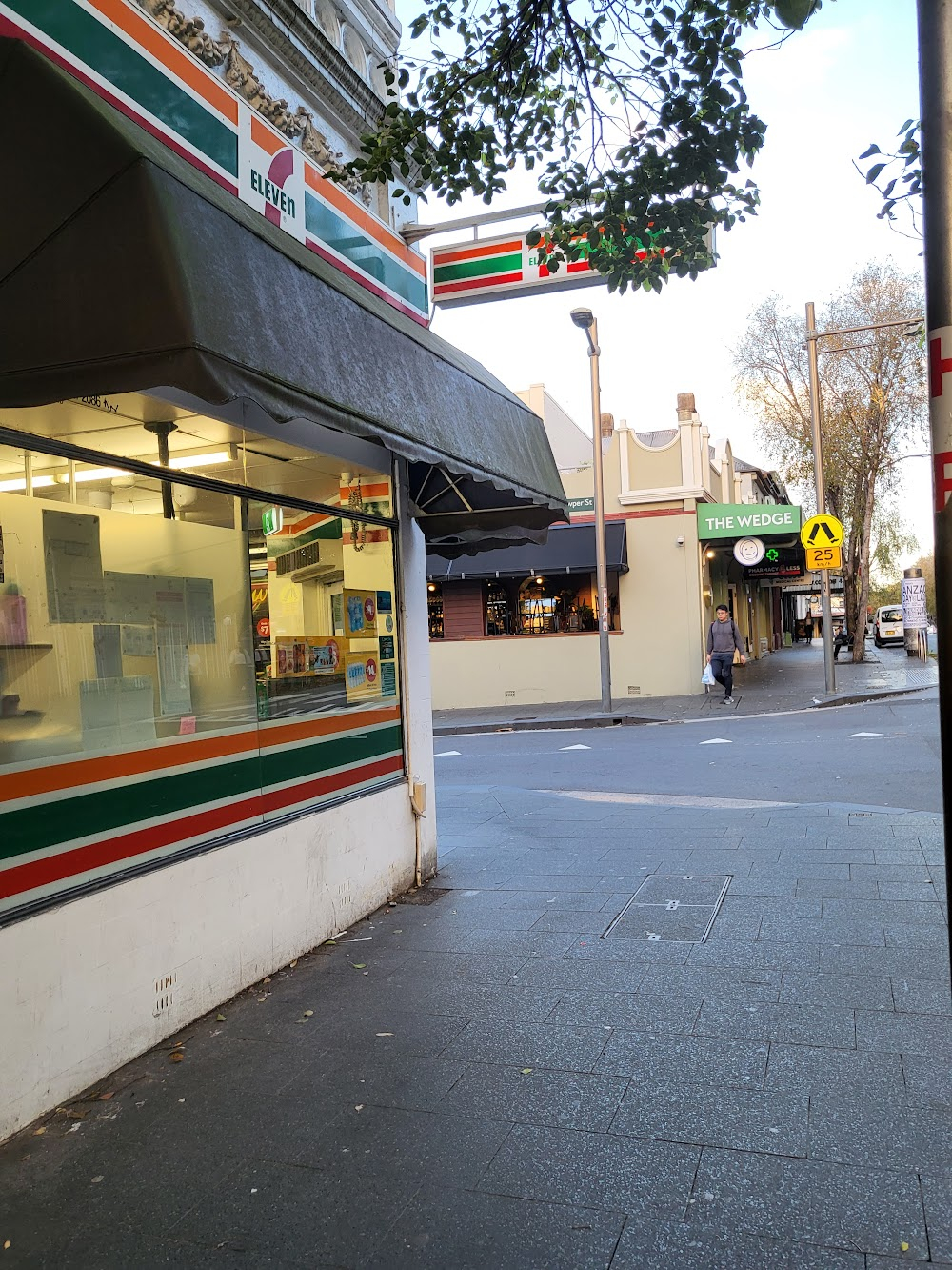 WarGames : scene where David is arrested by the FBI was filmed at an actual 7-Eleven.