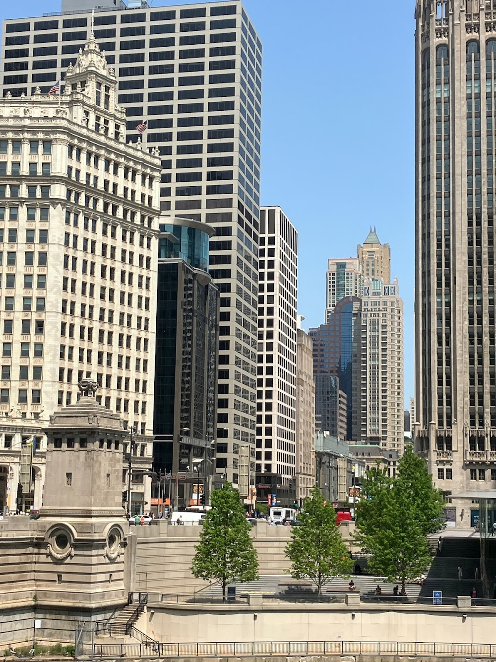 Curly Sue : Gray's office, the "Bueller Building"