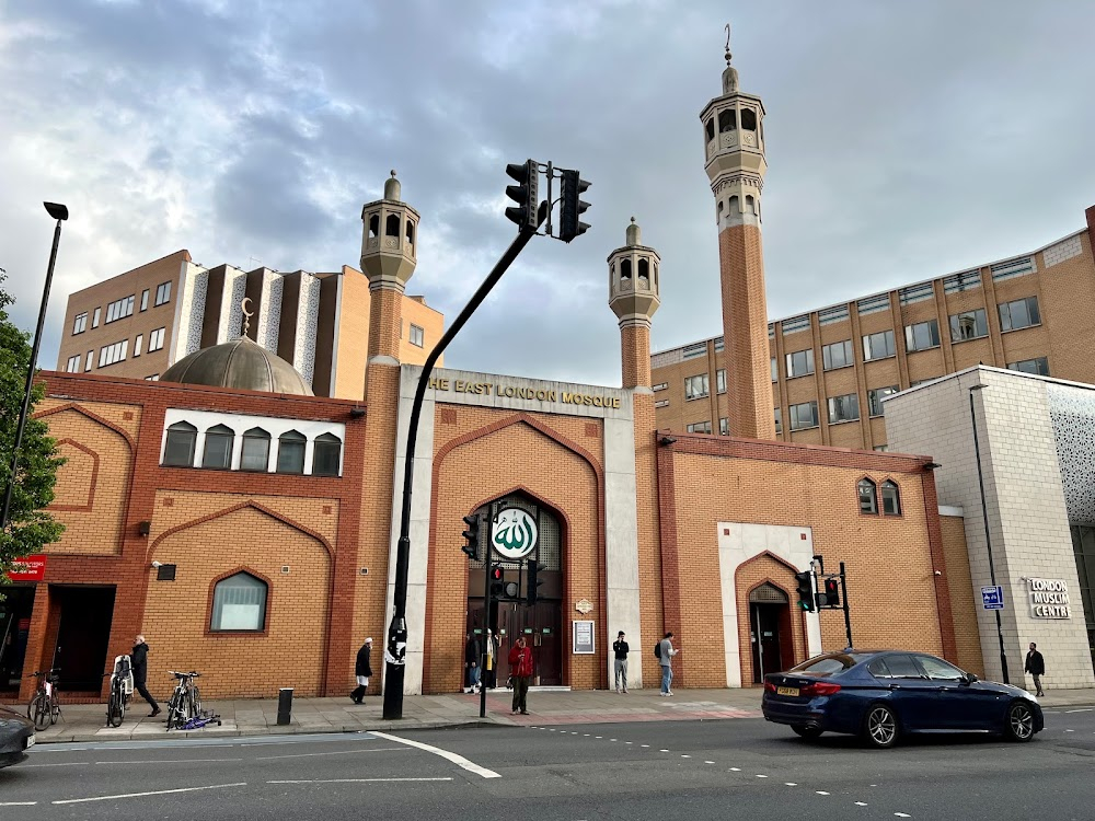 Welcome to the Mosque : on location