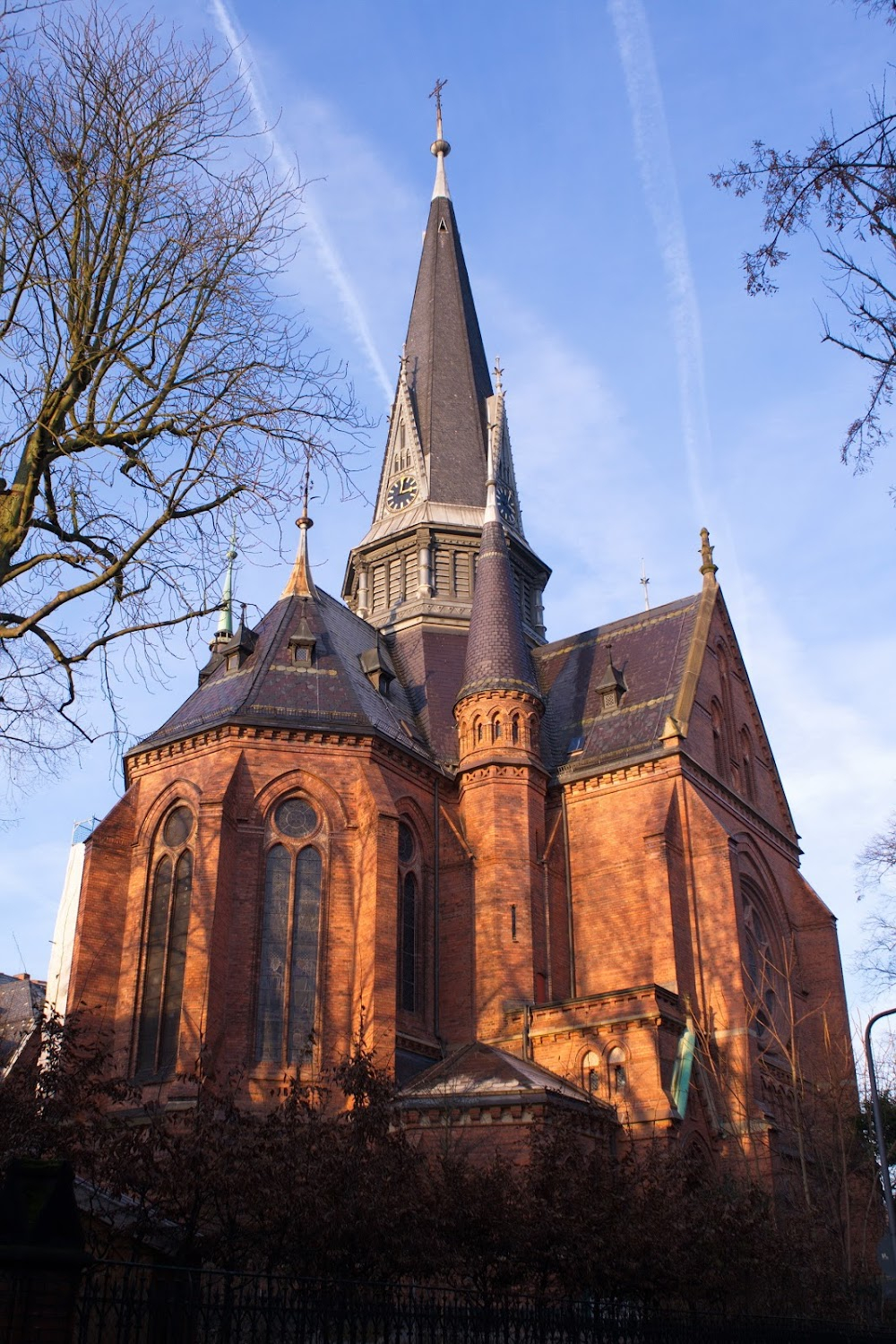 Wenn der weiße Flieder wieder blüht : the church with the wedding announcement