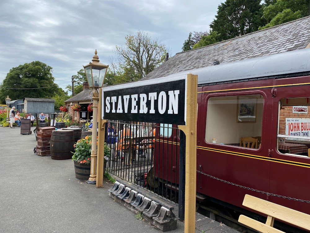 Five Go Mad in Dorset : the Famous Five arrive in Dorset by train