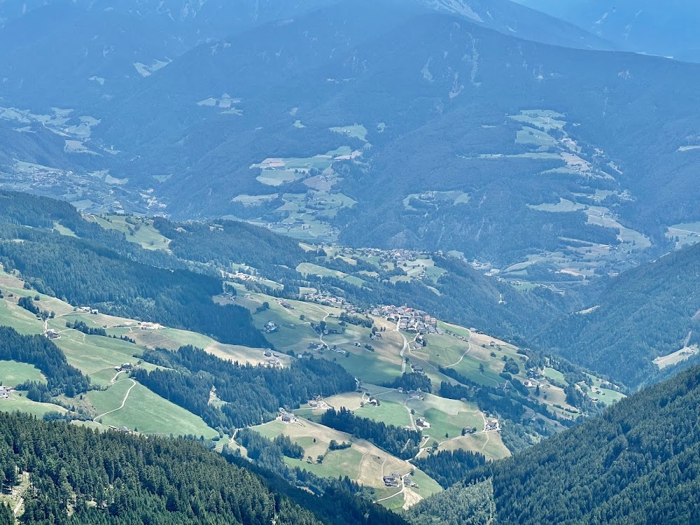 Wine Roads. Along the cycling paths of South Tyrol (Sulle strade dei vini. Un viaggio lungo le ciclabili dell'Alto Adige) : 