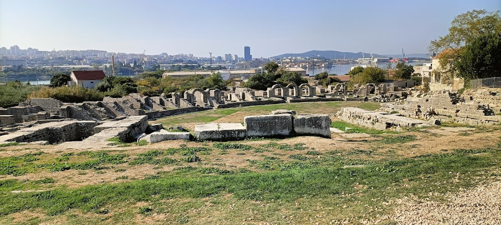 Forbidden Sun : Ruins of Salona from Ancient Roman times, and of the Roman Colosseum are seen, as well of street scenes.