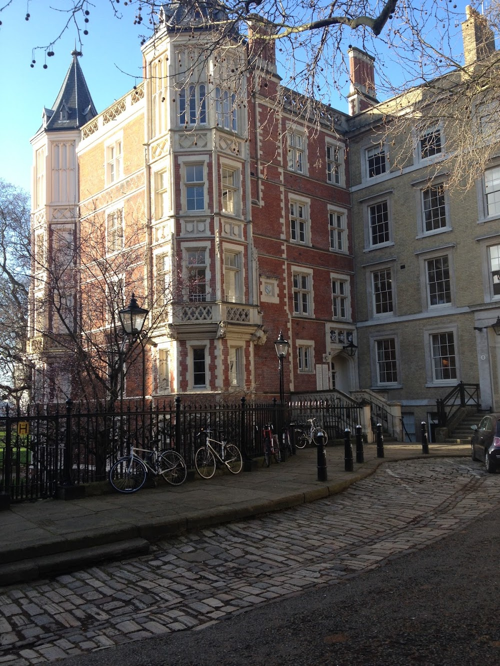 Witness for the Prosecution : Exterior of Sir Wilfred's chambers