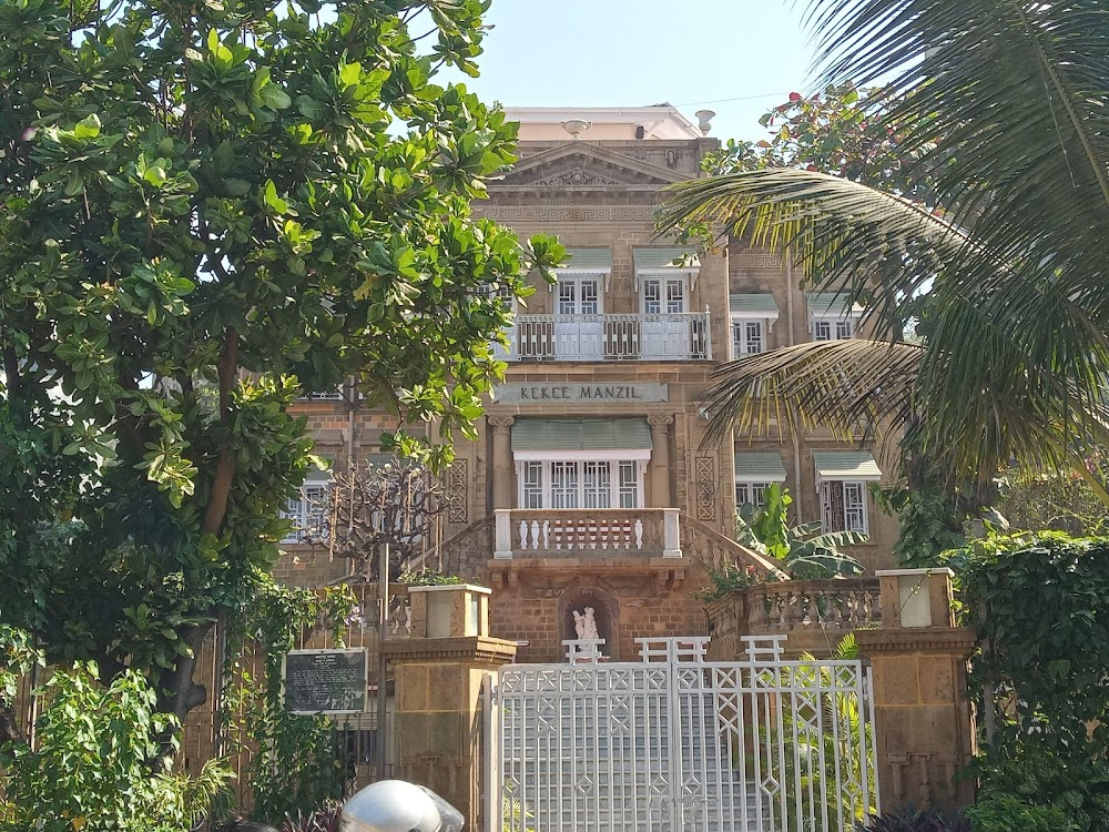 Yun Hota Toh Kya Hota : Kay's family bungalow, Malabar Hill