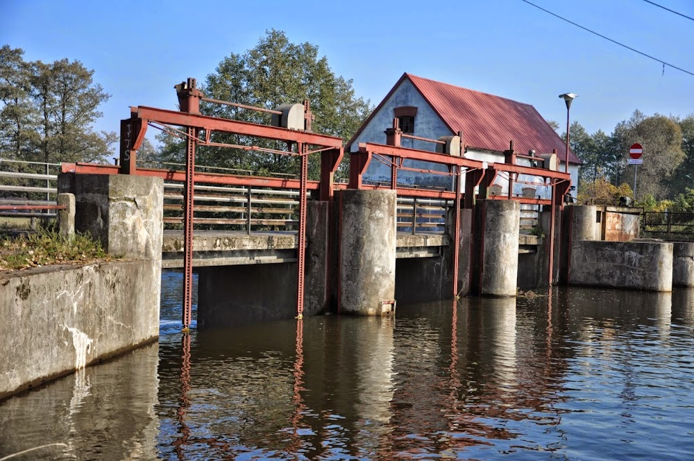 Znachor : Rawka river embankment